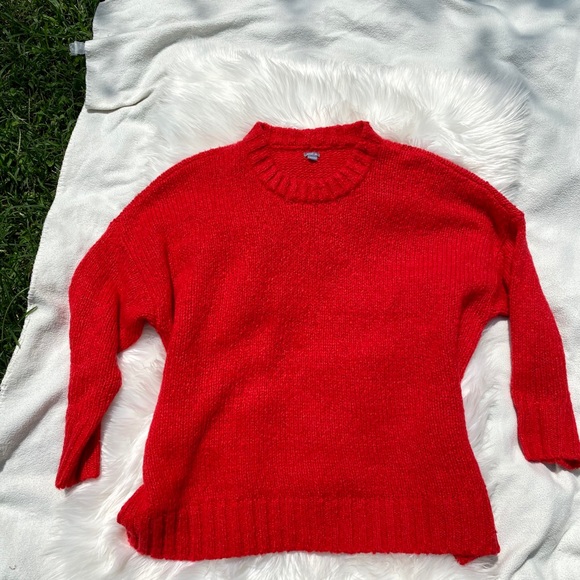 Super Soft and Cozy Knit Sweater - Picture 2 of 6